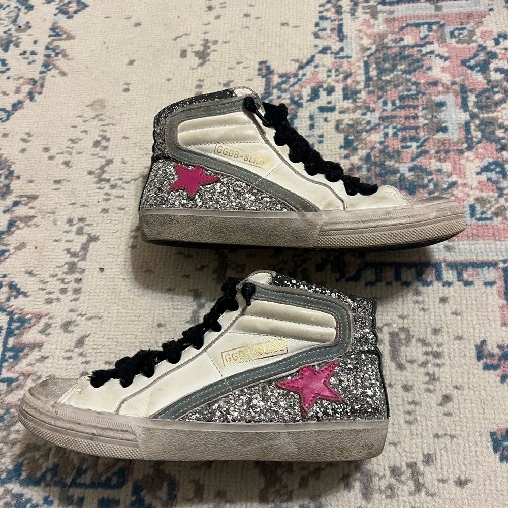 Golden Goose White Leather Sneakers with Black Star and Red Nail Accent - Picture 4 of 6